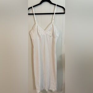 Vintage Vanity Fair White Nylon Lingerie Chemise Dress Slip Size 28”  36/42